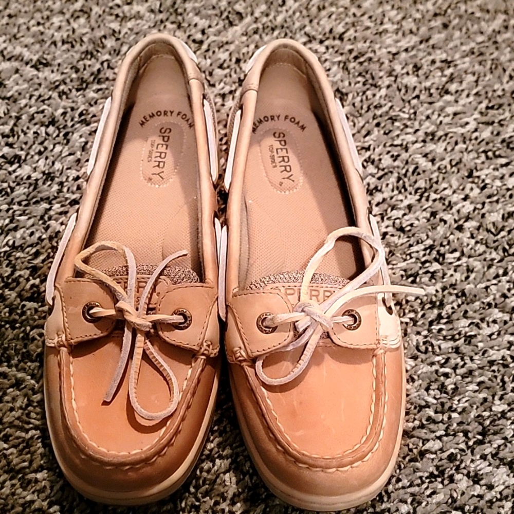 Womens Sperry Top Sider. Never worn. Size 7.5.